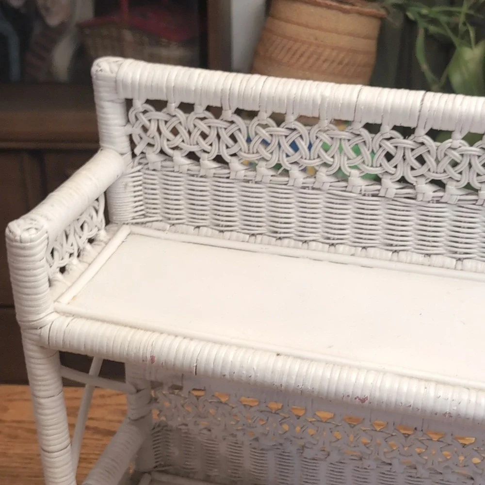 White Wicker 2-Tier Wall Shelf Organizer 17